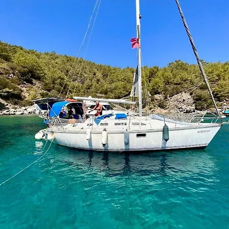 2-cottage Yacht With 2 Showers Båthotell