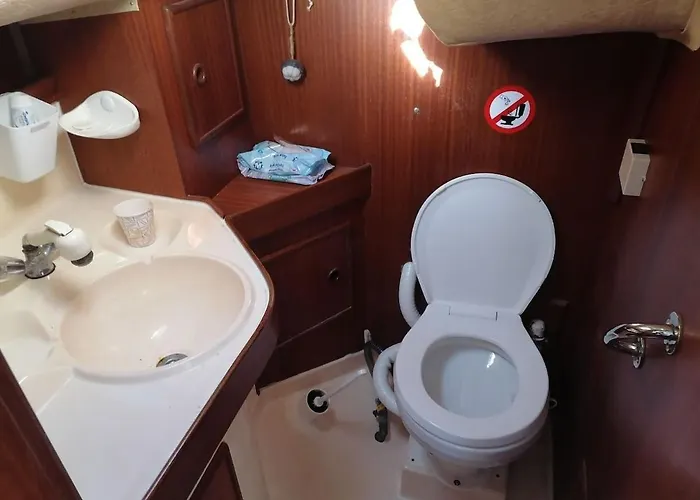 2-cottage Yacht With 2 Showers Botel