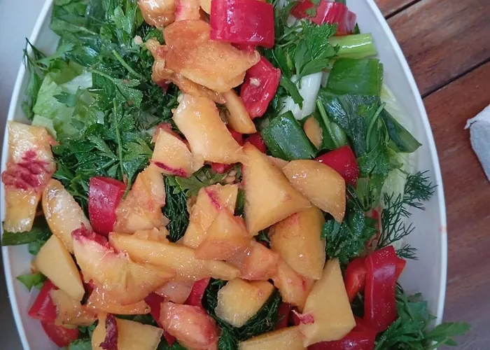 2-cottage Yacht With 2 Showers *