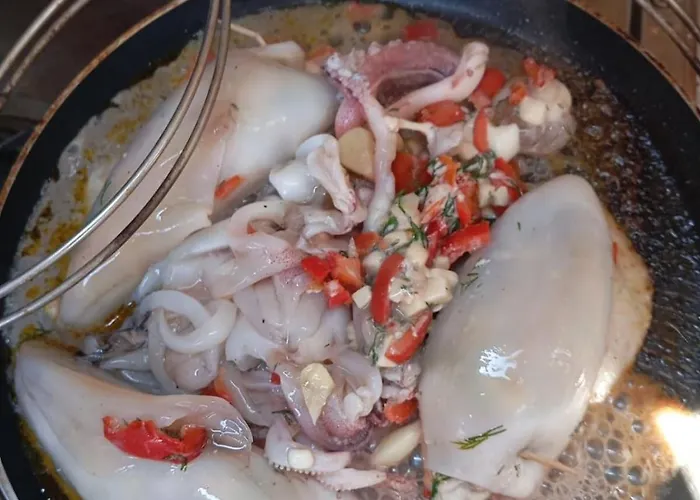 2-cottage Yacht With 2 Showers